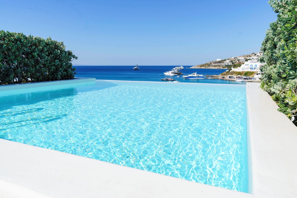 Mykonos Dove Beachfront Hotel 69/73