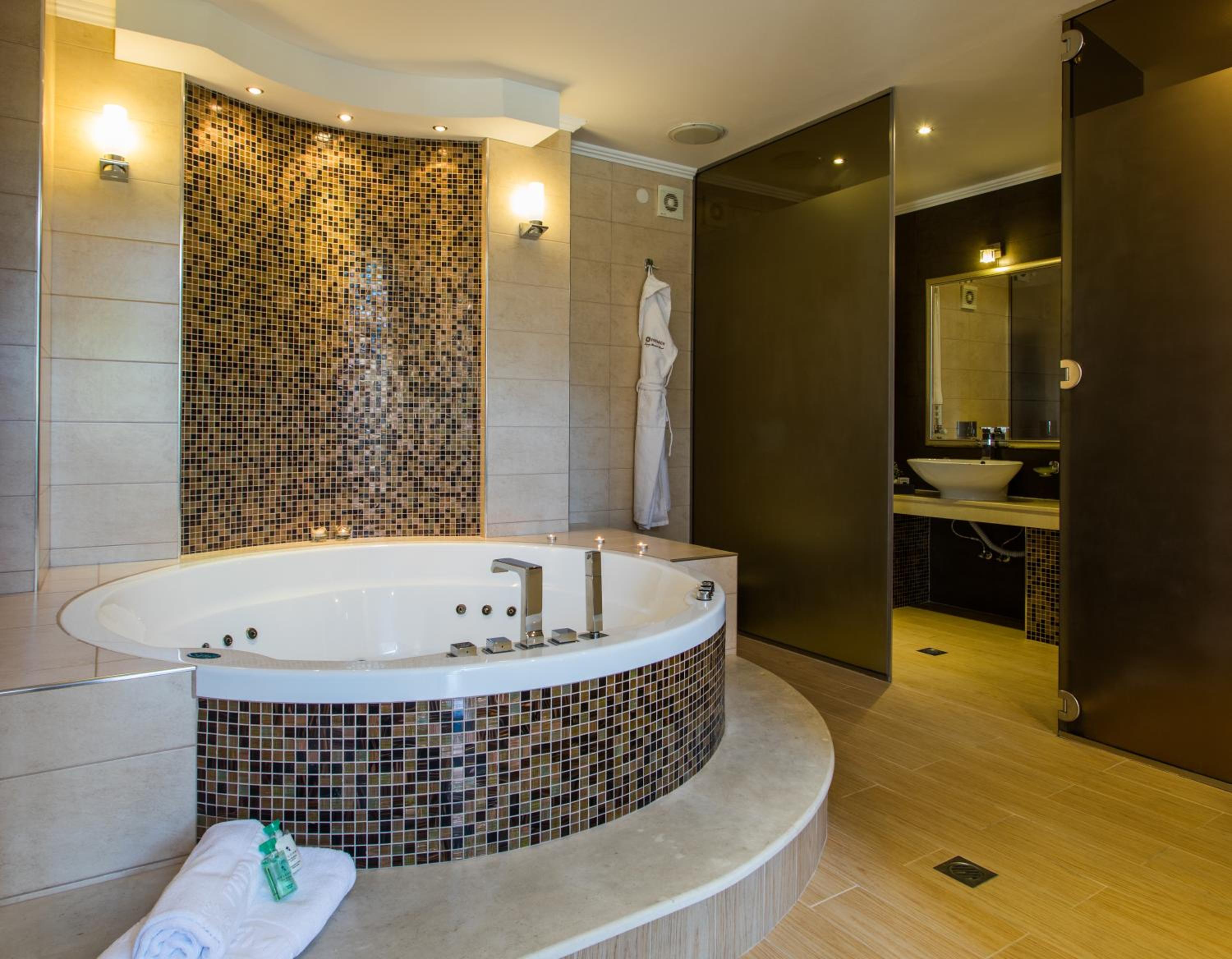 HONEYMOON, SUITE