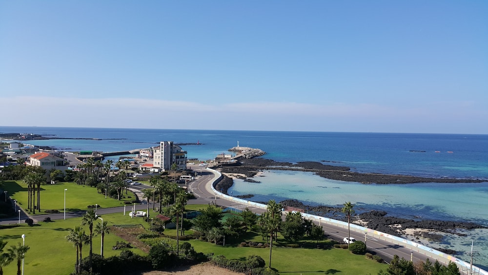Aimi Jeju Beach Hotel 35/44