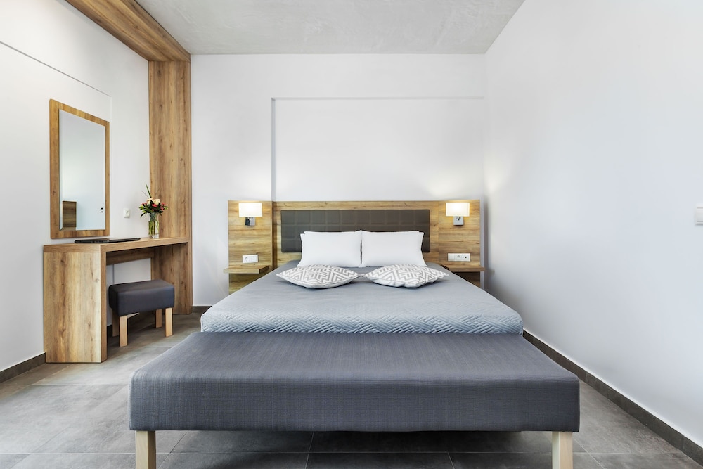 Iris Hotel 64/107