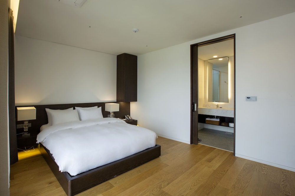 ROYAL, SUITE, GARDEN AREA