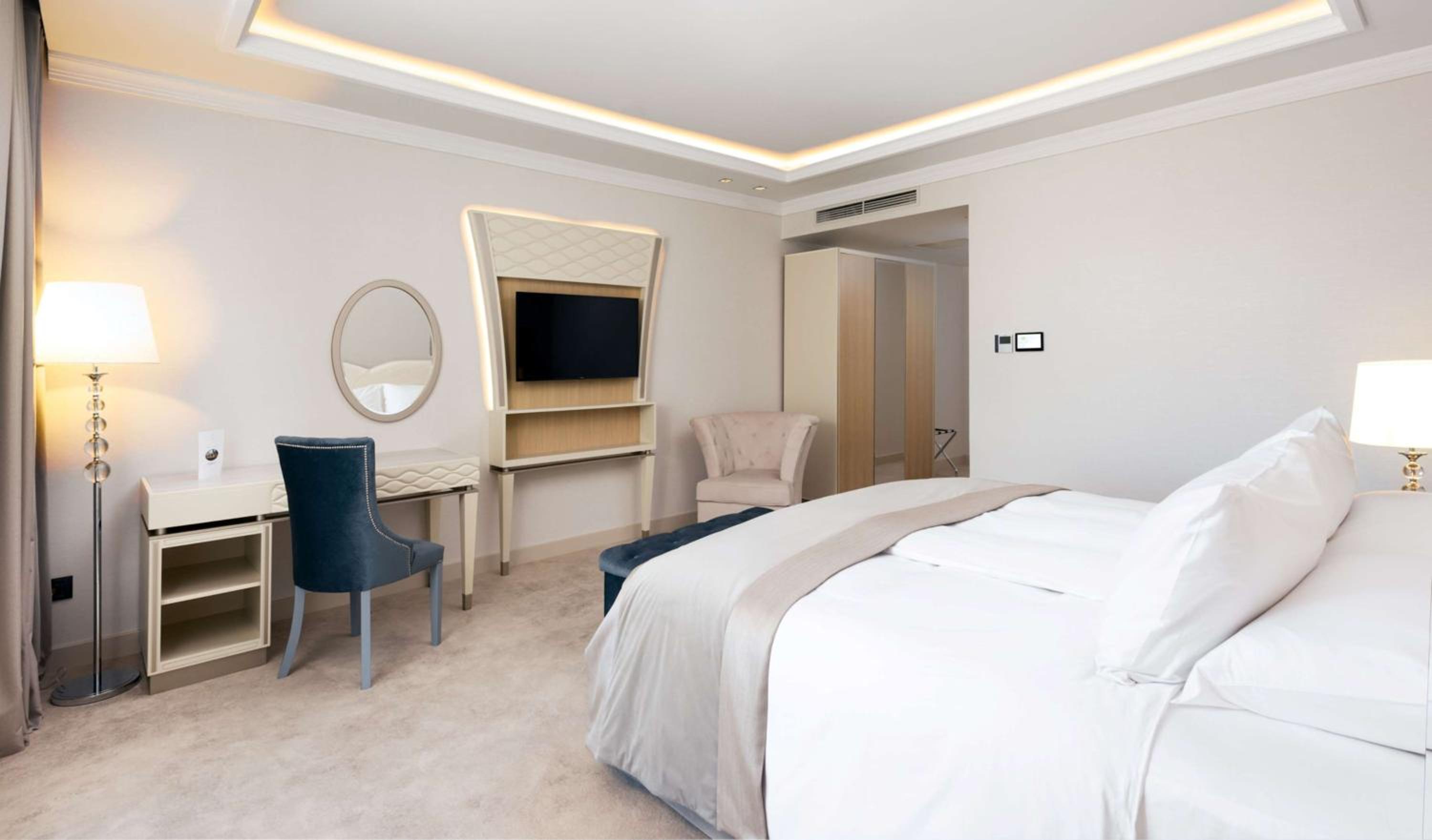 Executive, King Bed