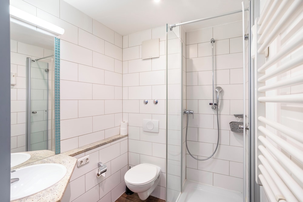 MIXED DORM, 8 BEDS, ADULT ONLY