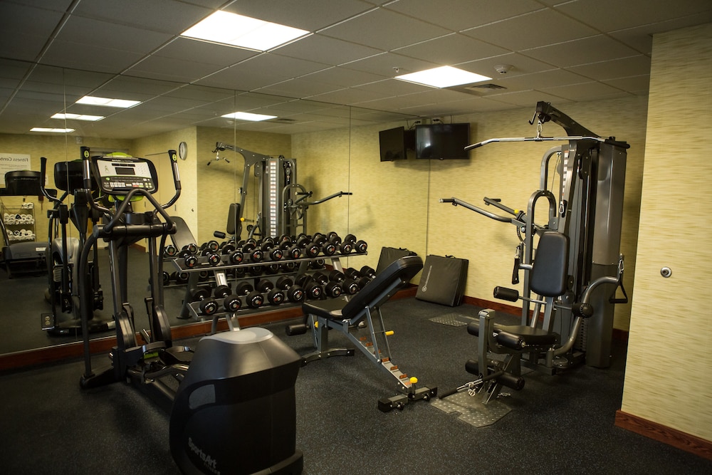 Holiday Inn Express Suites Milford 29/50