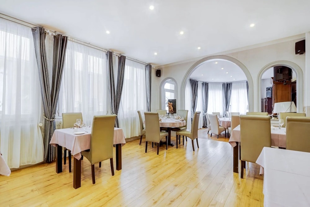 HOTEL LE PLAT D'ETAIN 28/39
