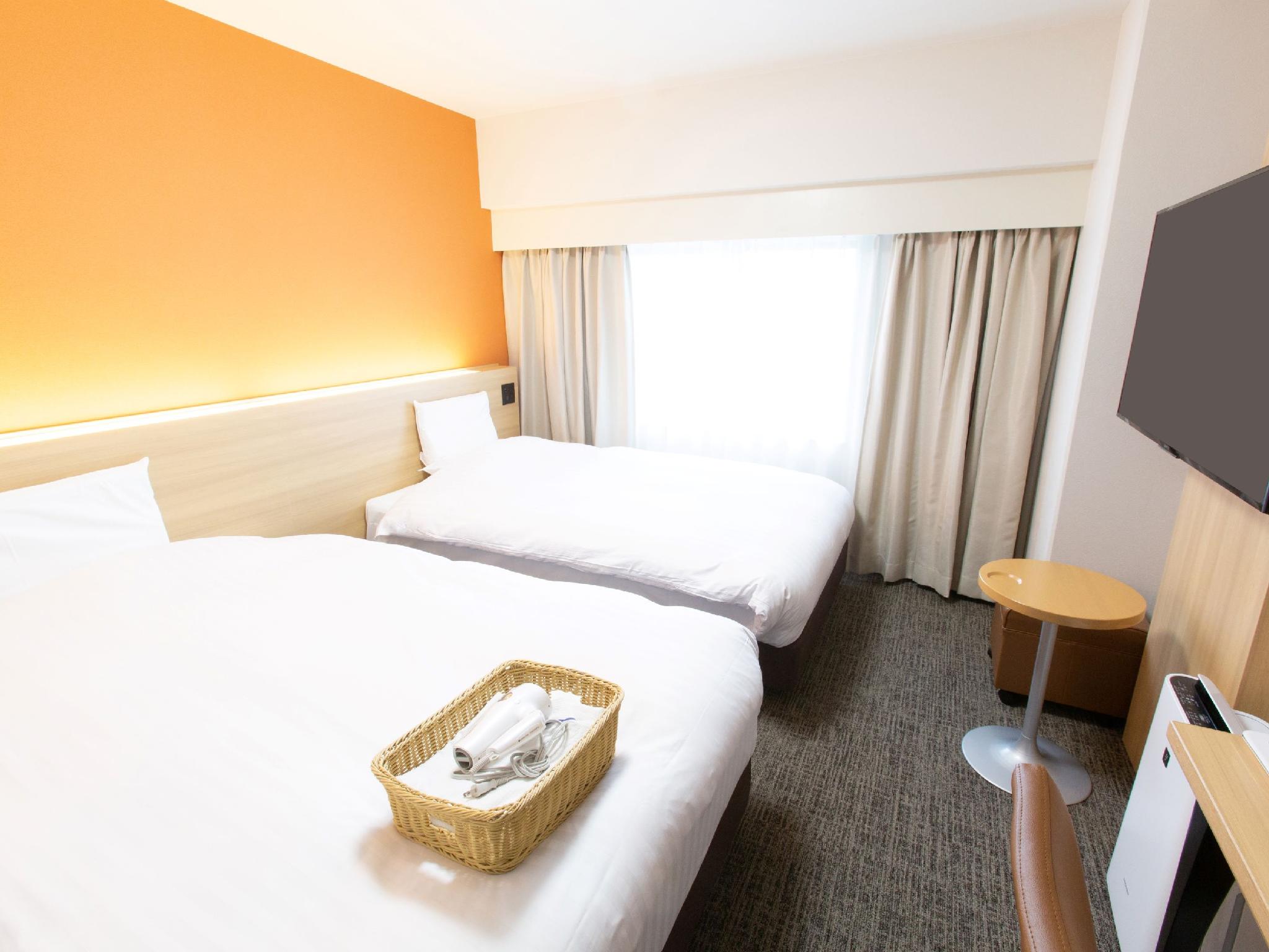 MODERATE, TWIN BEDS
