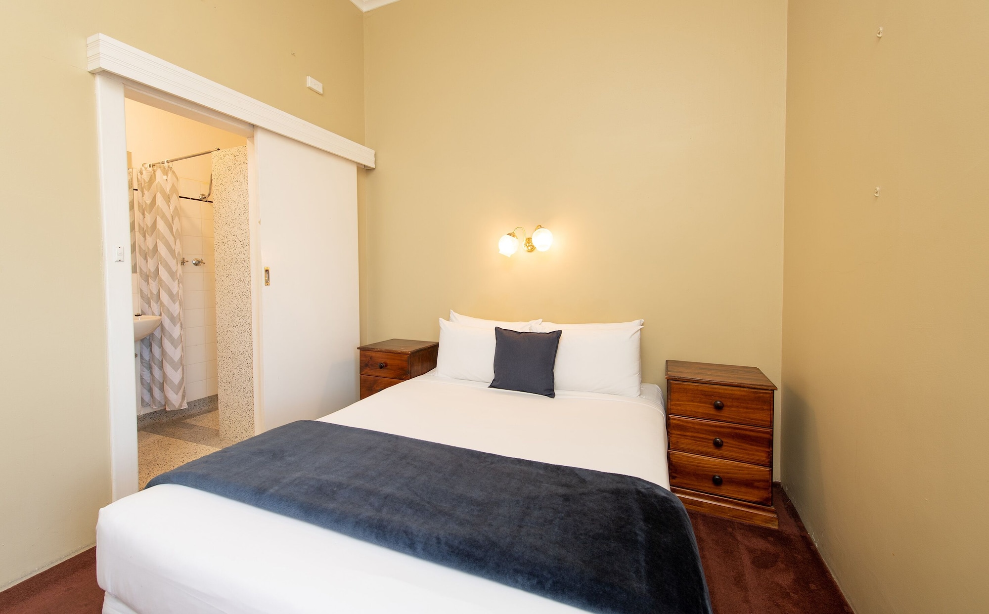 Heritage, Queen Bed, Sea Front
