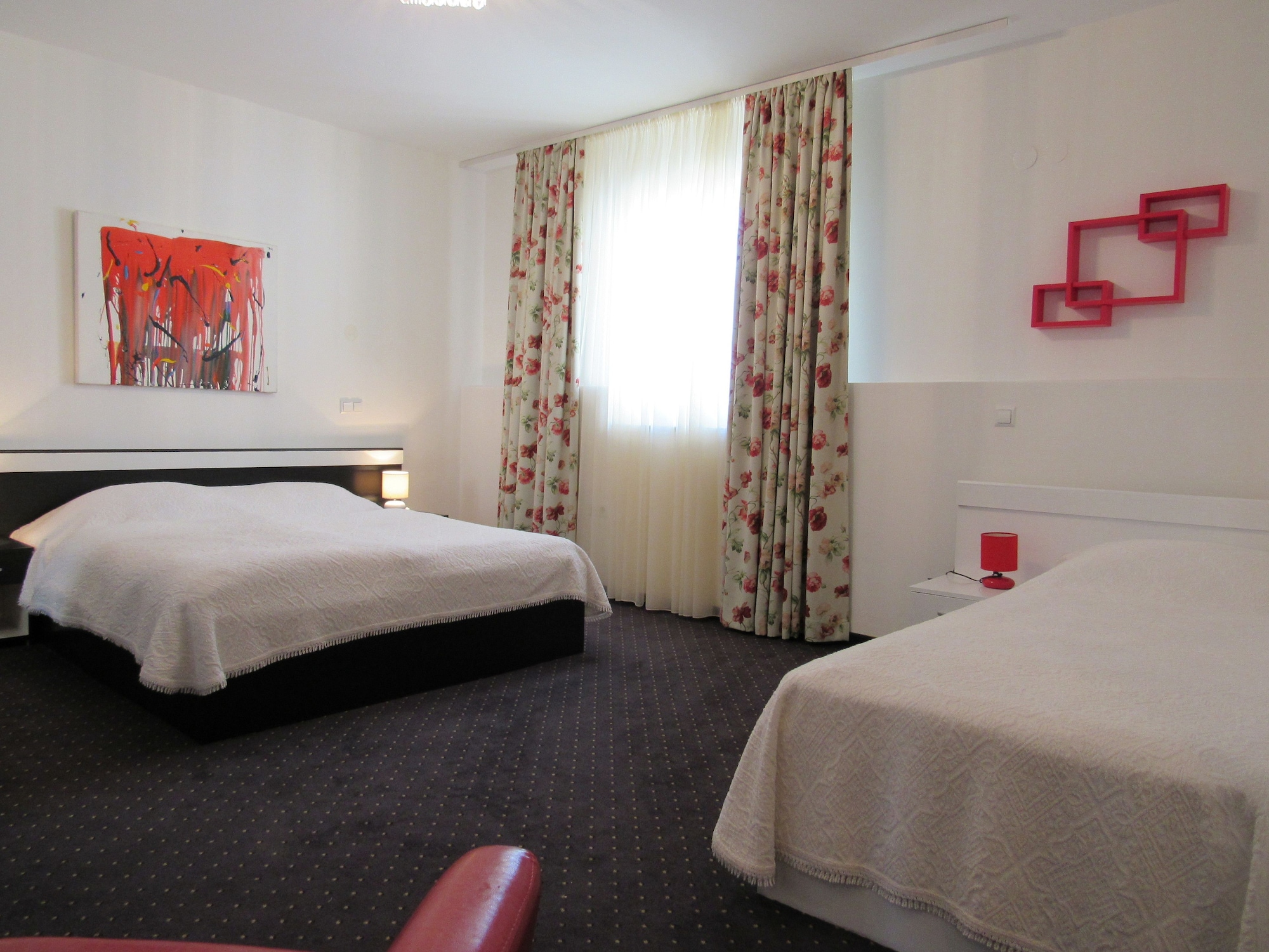 ROOM, TRIPLE