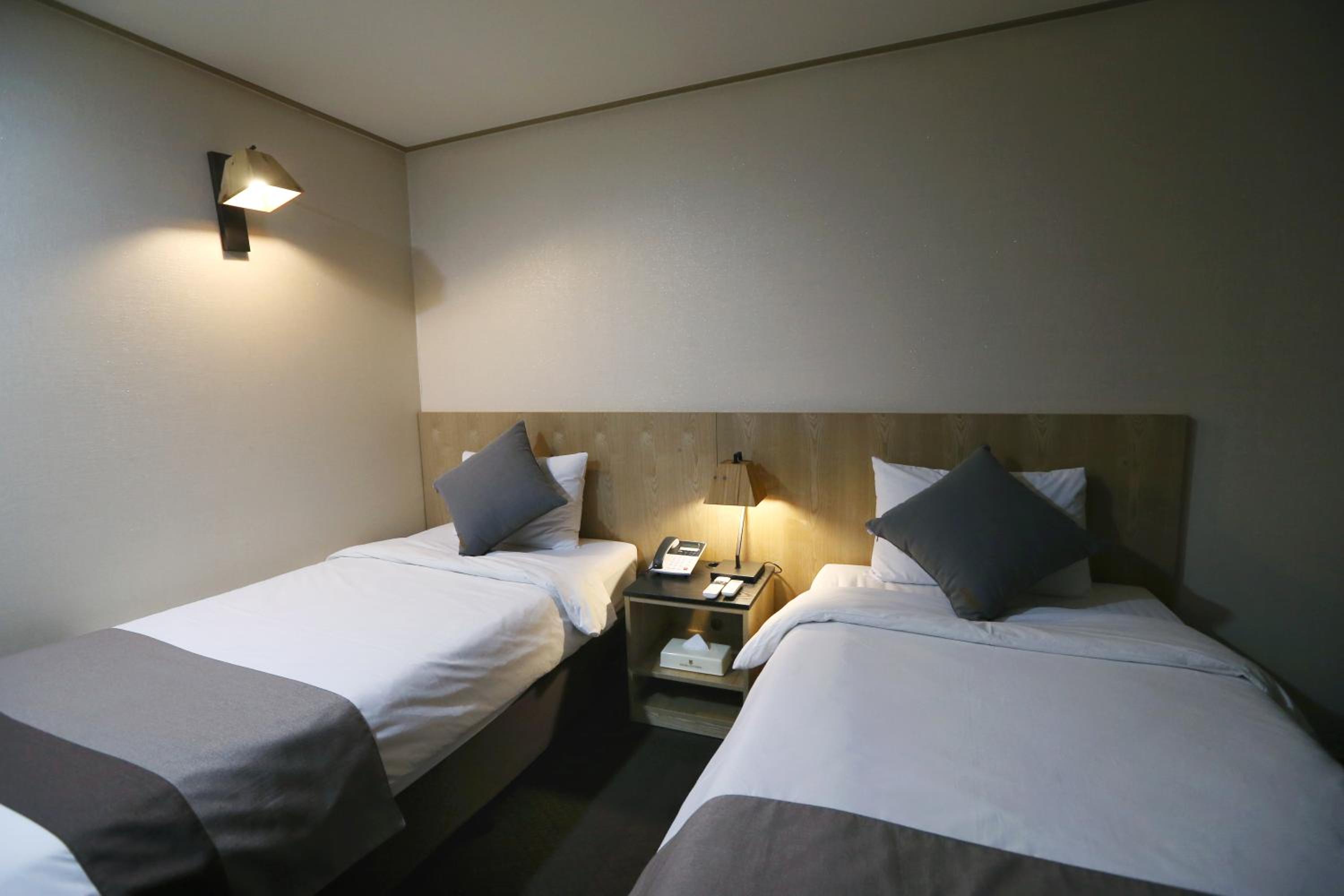 STANDARD, TWIN BEDS