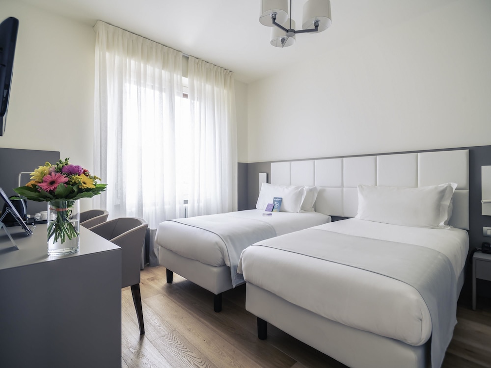 MERCURE MILANO SOLARI 21/75