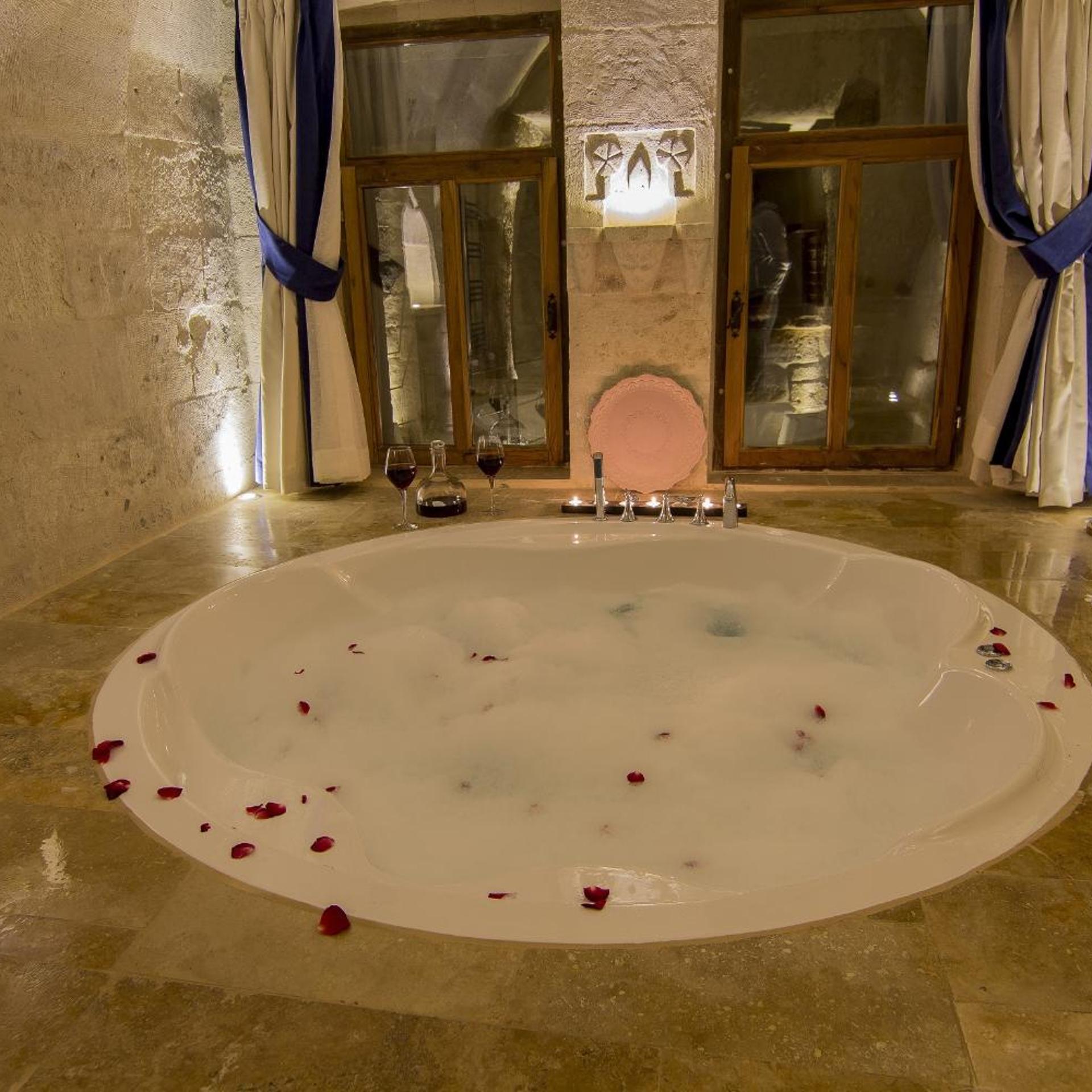 Cave, Honeymoon, Suite