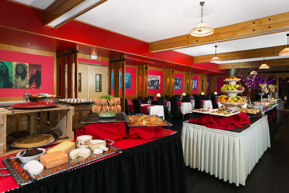 restaurant cafeteria