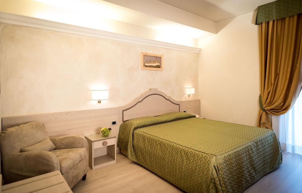 Hotel Gialletti 15/48