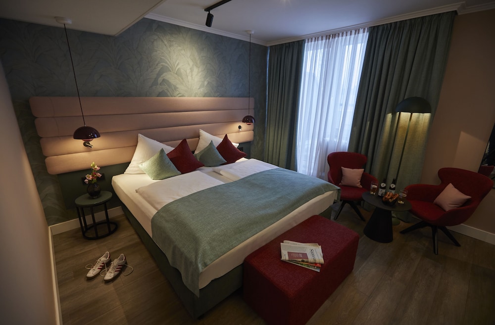 GALLERY, DOUBLE BED