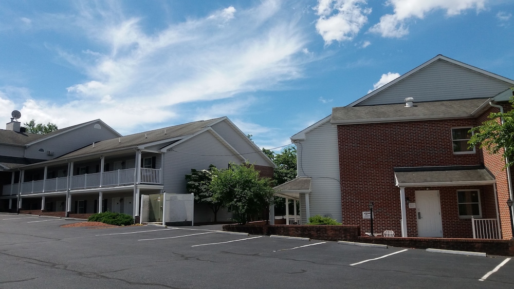 Inn at Cemetery Hill 40/50