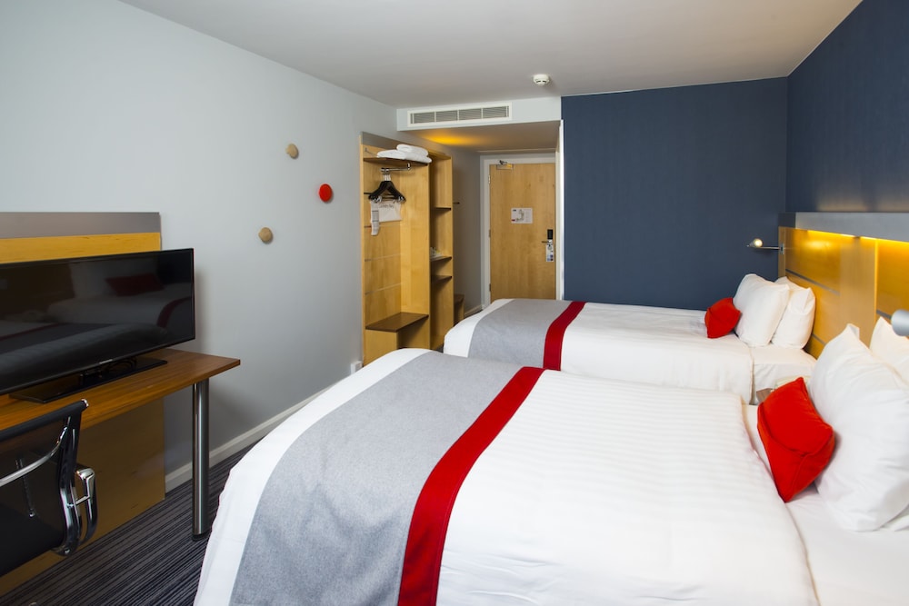 Holiday Inn Express London Epsom Downs 25/69