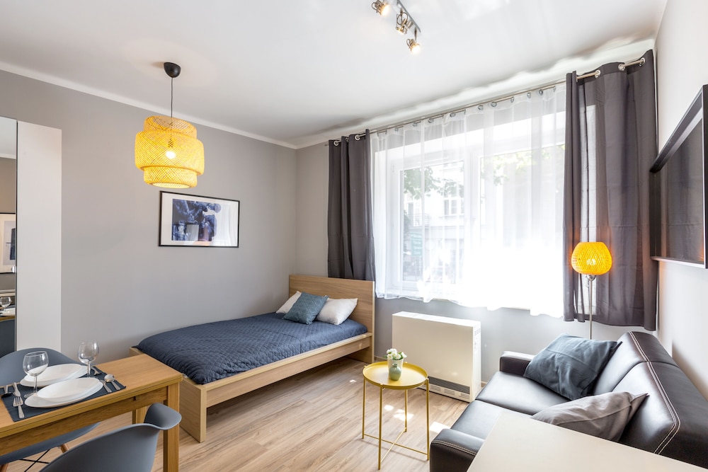 FriendHouse Apartments 33/50