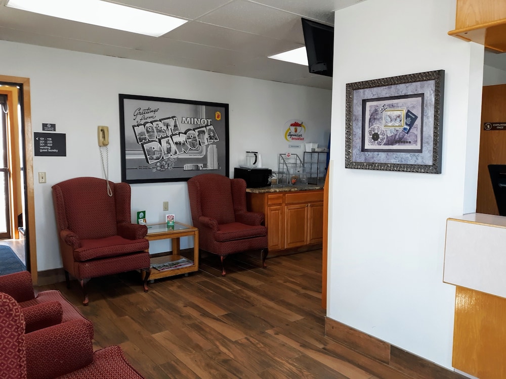 Super 8 by Wyndham Minot Airport 15/21