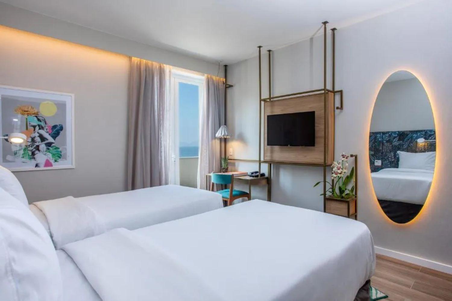 Executive, Single, Side Sea View, Balcony
