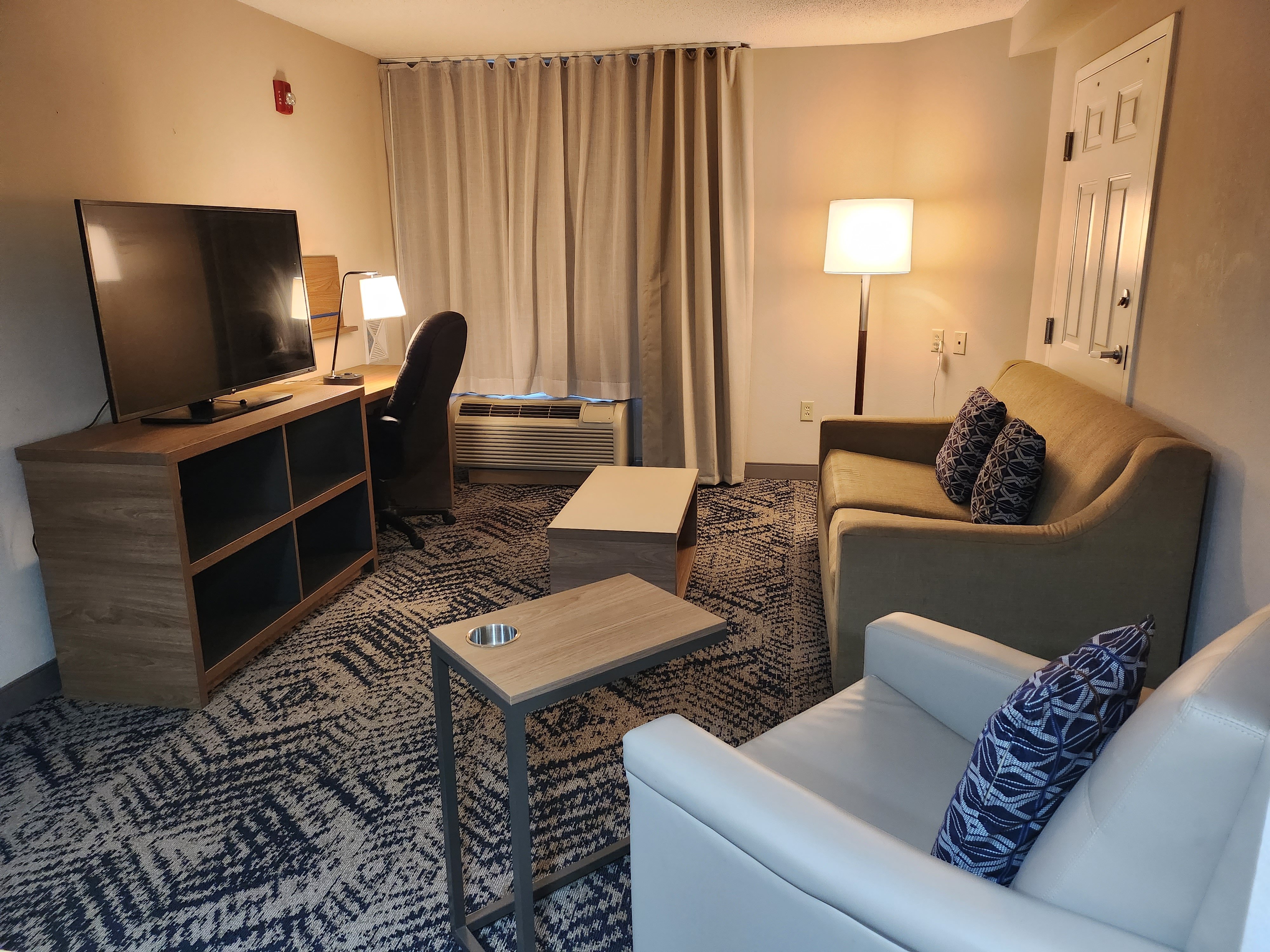 CANDLEWOOD SUITES HARRISBURG 52/76