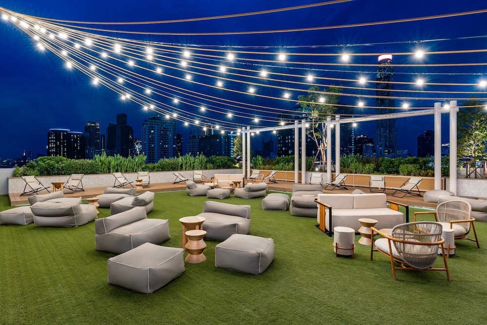 Moxy Bangkok Ratchaprasong 44/50