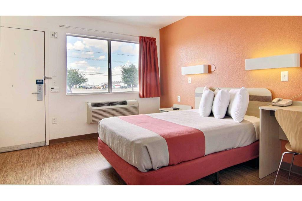 غرفة بسرير كينج، Motel6 Fort Stockton, TX 3/7
