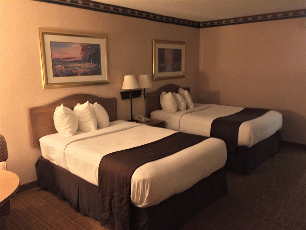 DELUXE, 2 DOUBLE BEDS