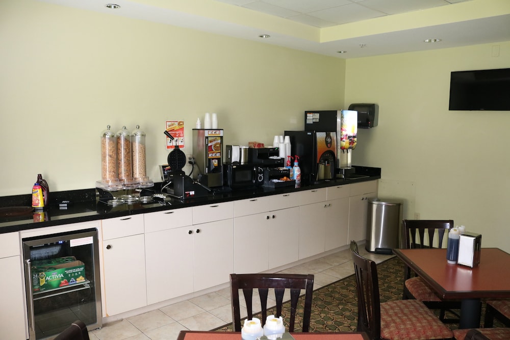 Ambassador Inn and Suites Tuscaloosa 52/57