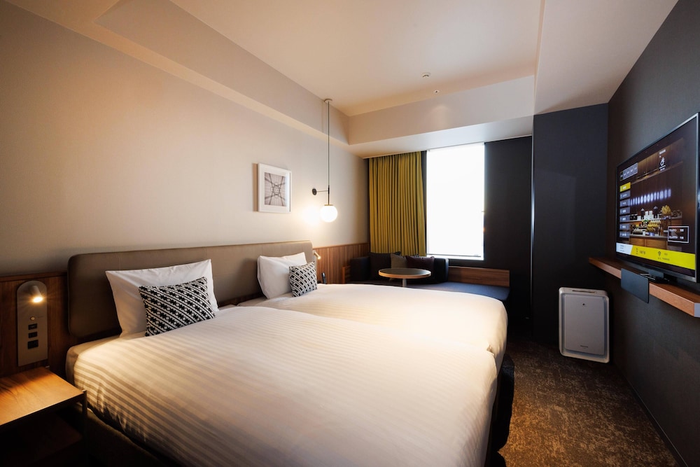 STANDARD, TWIN BEDS, SOFA