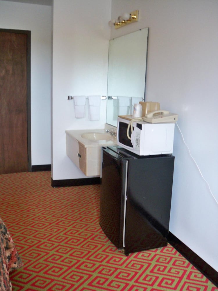 Economy Inn Wentzville 12/36