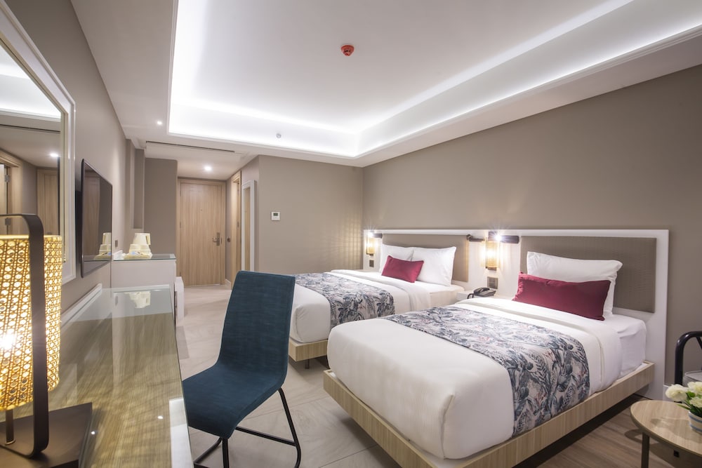 Woovo Phuket Patong 12/48