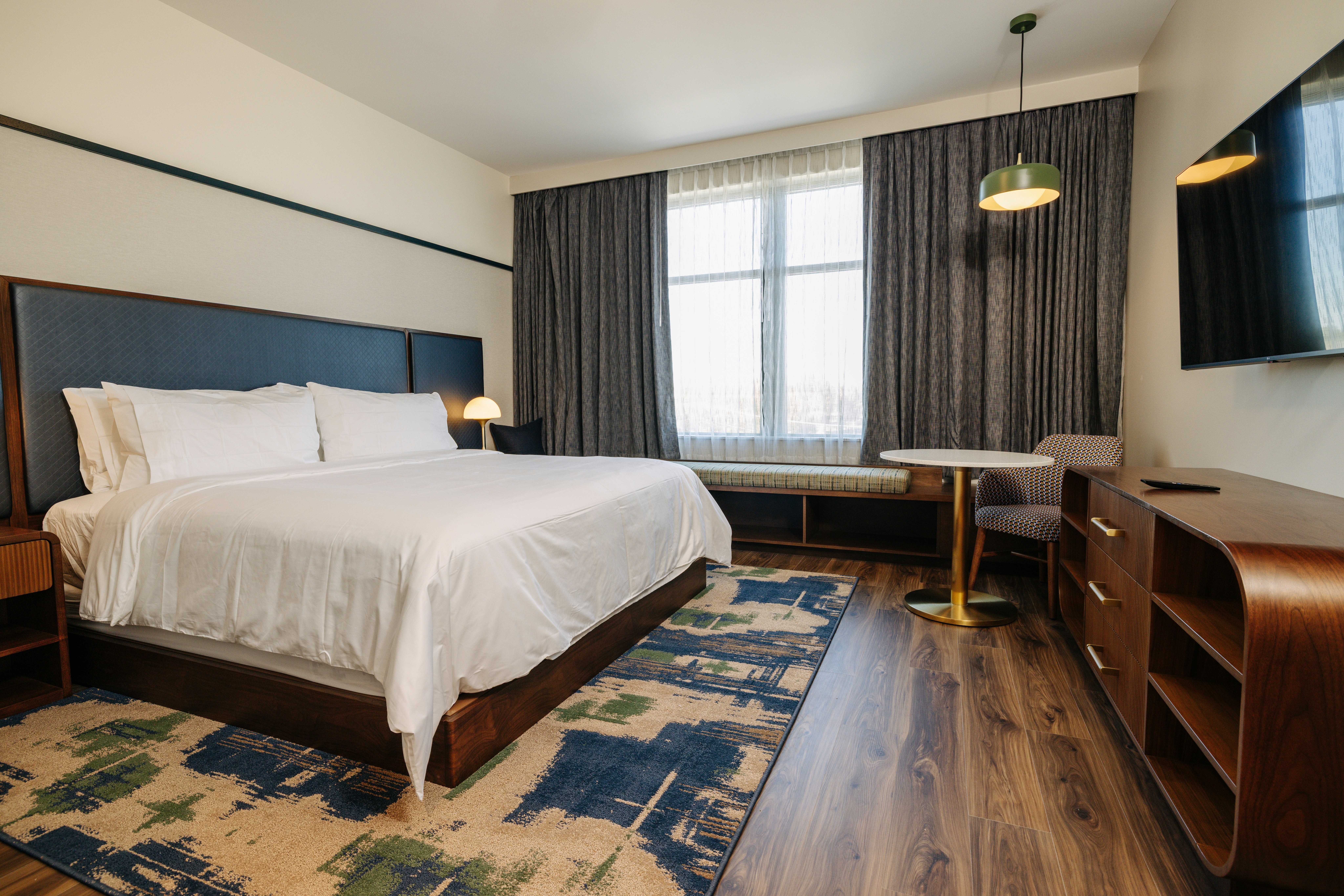 ROOM, KING BED, ACCESSIBLE