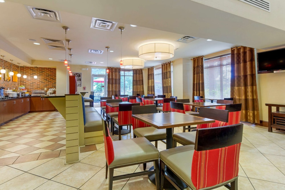 Comfort Suites West of The Ashley 36/46