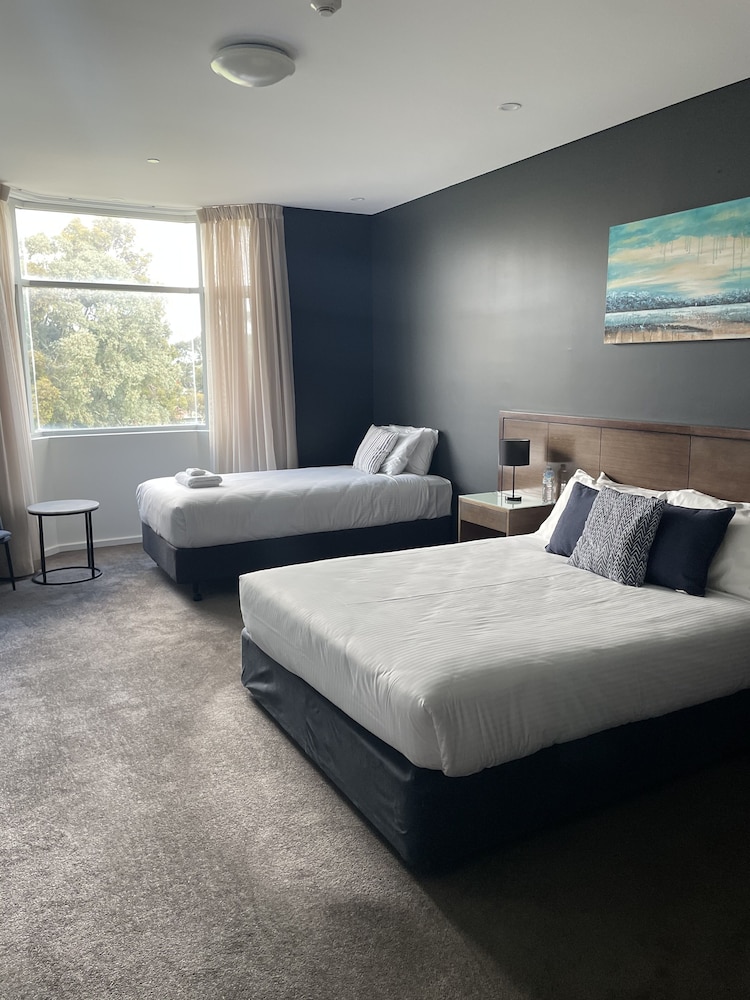 SPA, SUITE, SINGLE, QUEEN BED, PARK VIEW