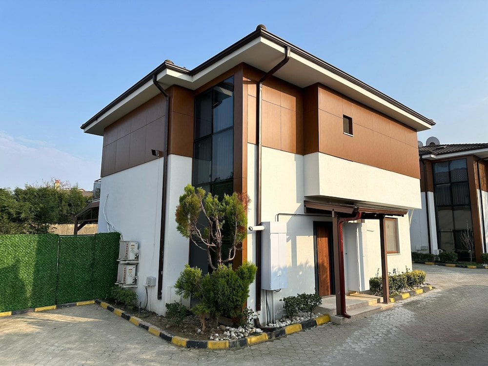 Riyan Garden Villas 1/14