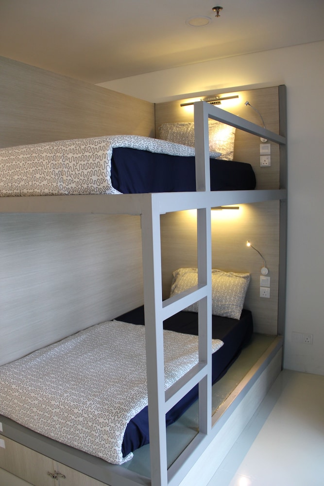 Summer Suites Residences By Subhome 53/68