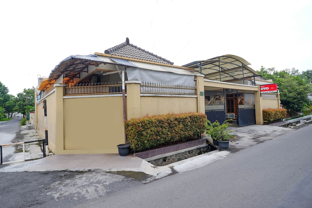 OYO 2737 D'Kost 4/37