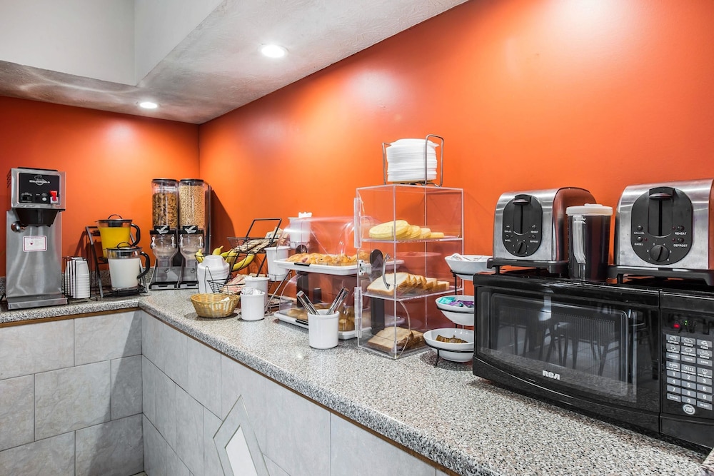 Rodeway Inn & Suites Carrollton, GA 33/42