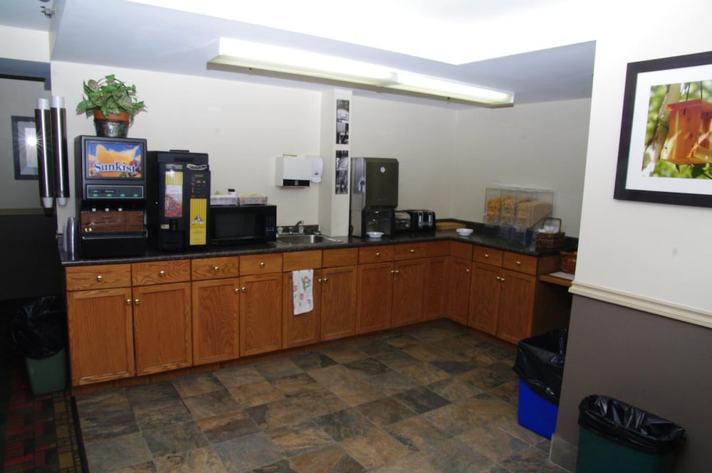 Lakeview Inn And Suites Thompson 5/28