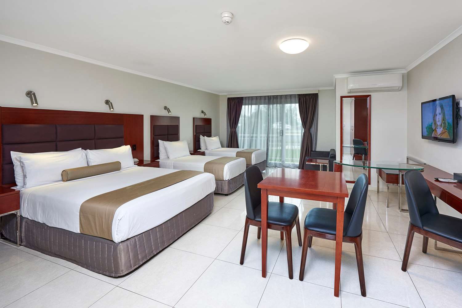 Deluxe, Family, Queen and Twin Beds, Balcony