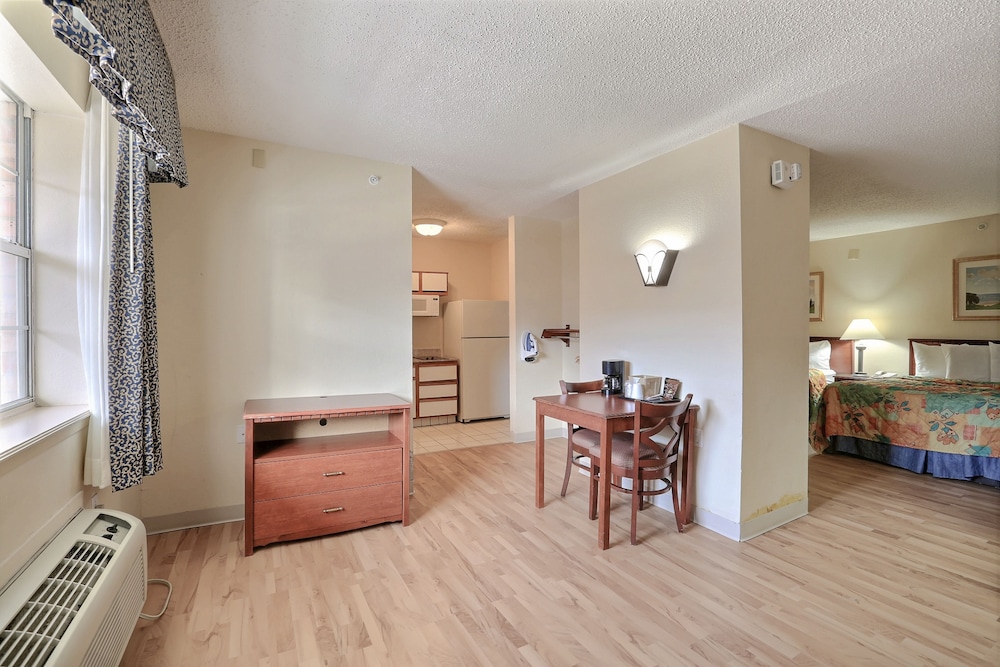 Studio6 Plano, TX - Dallas - Plano Medical Center 40/60
