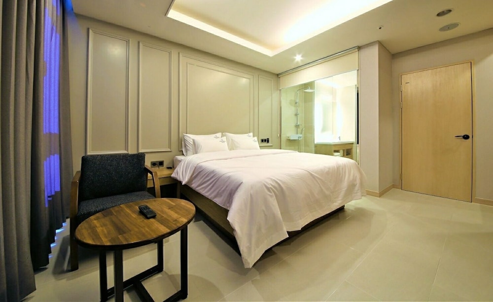 Time Square Hotel 13/25