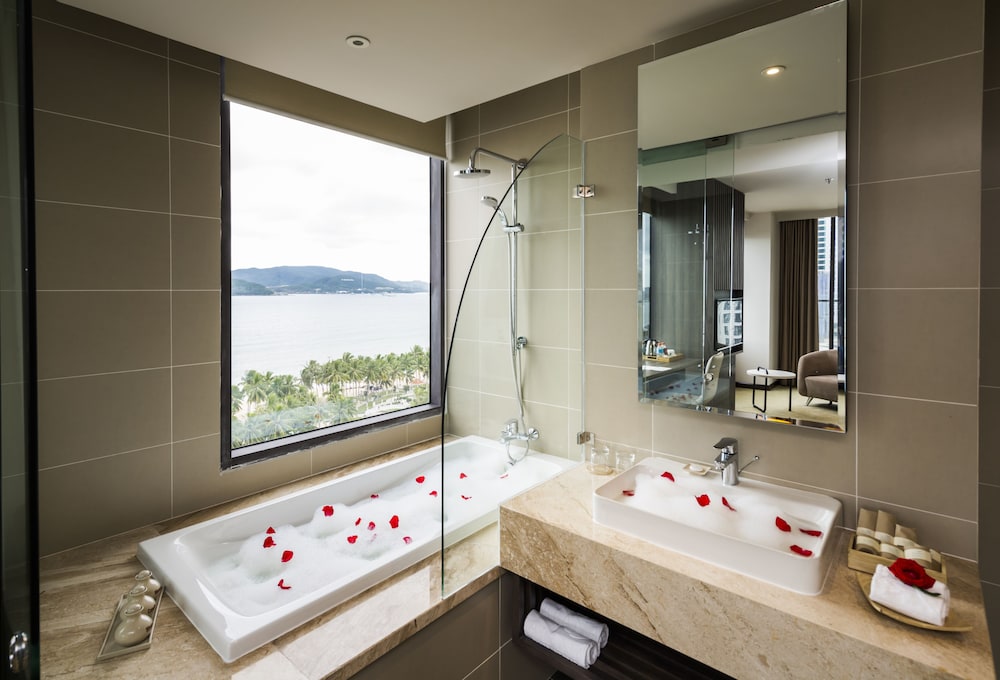 Alana Nha Trang Beach Hotel 55/83