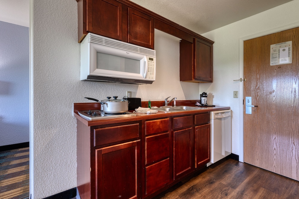 All Towne Suites 8/54