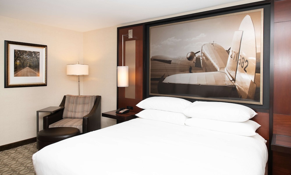 DOUBLETREE BY HILTON HOTEL AND SUITES CHARLESTON AIRPORT 9/60