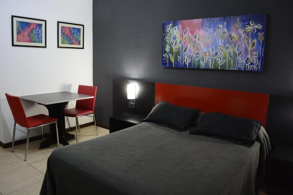 Apart Hotel Alvear 8/23