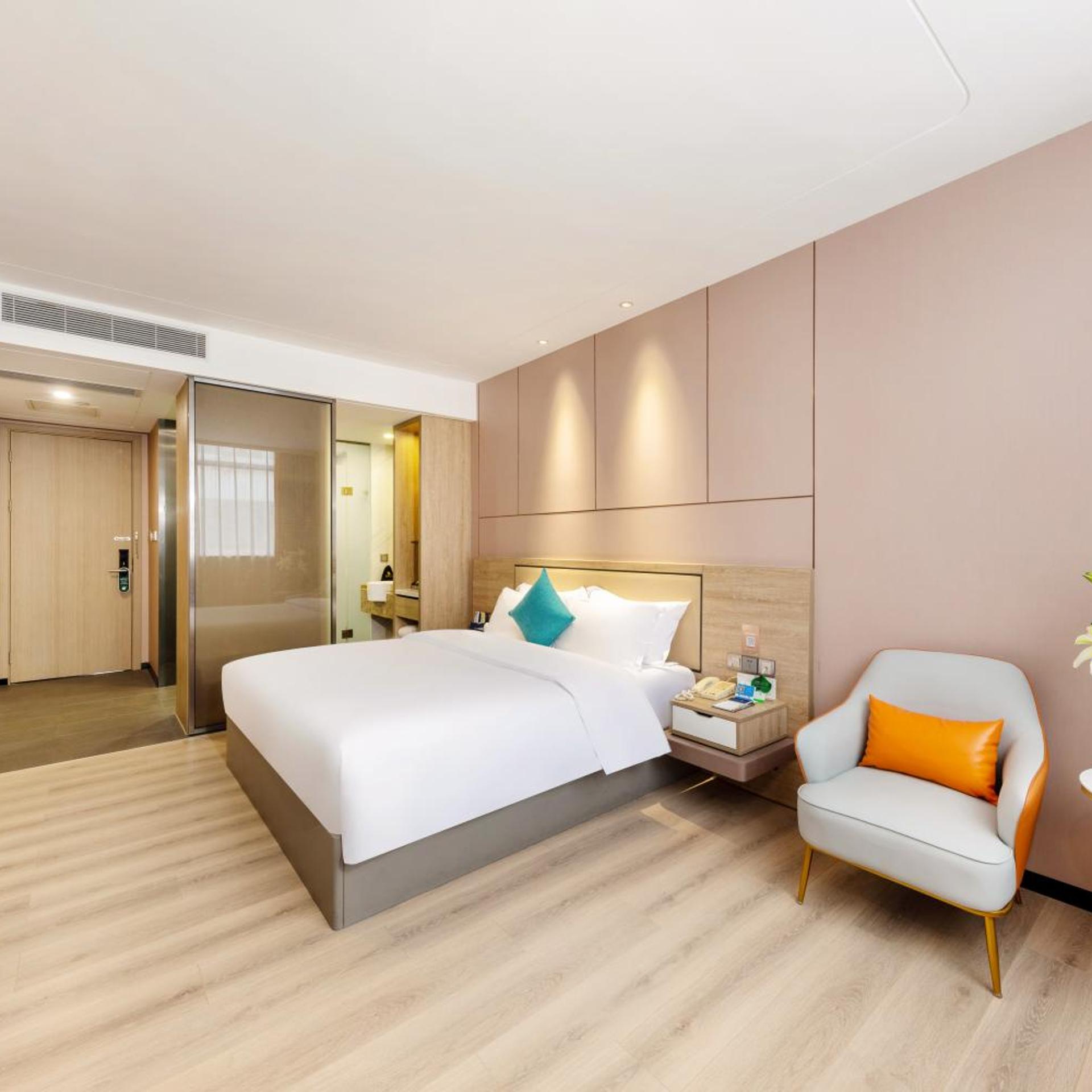 Qian Hai Holiday Hotel 22/68