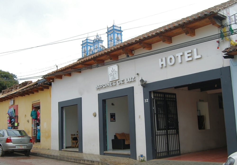 Hotel Jardines de Luz 1/49