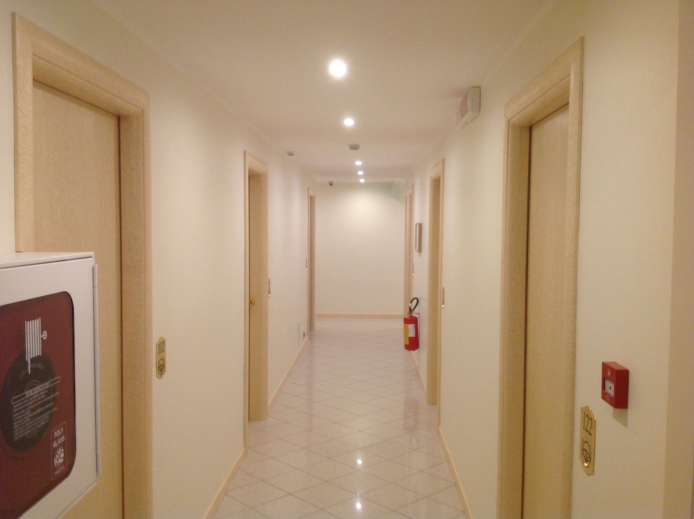 Hotel Ambassador 33/48