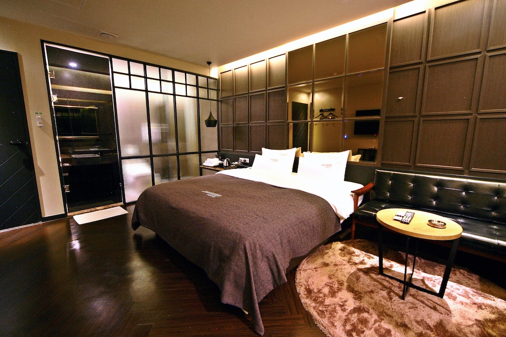 2 Heaven Hotel 35/69